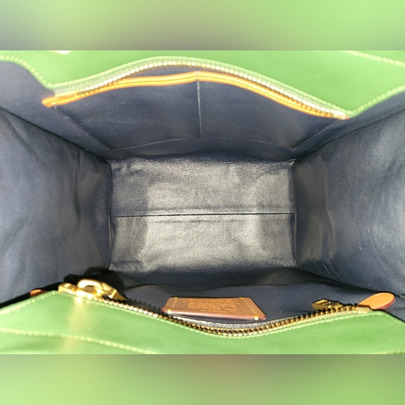 GUC COACH 1941 Cashin Carry Tote in Hunter Green, Style # 79155 Hard To Find! - Picture 9 of 10